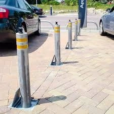 What is retractable bollards?